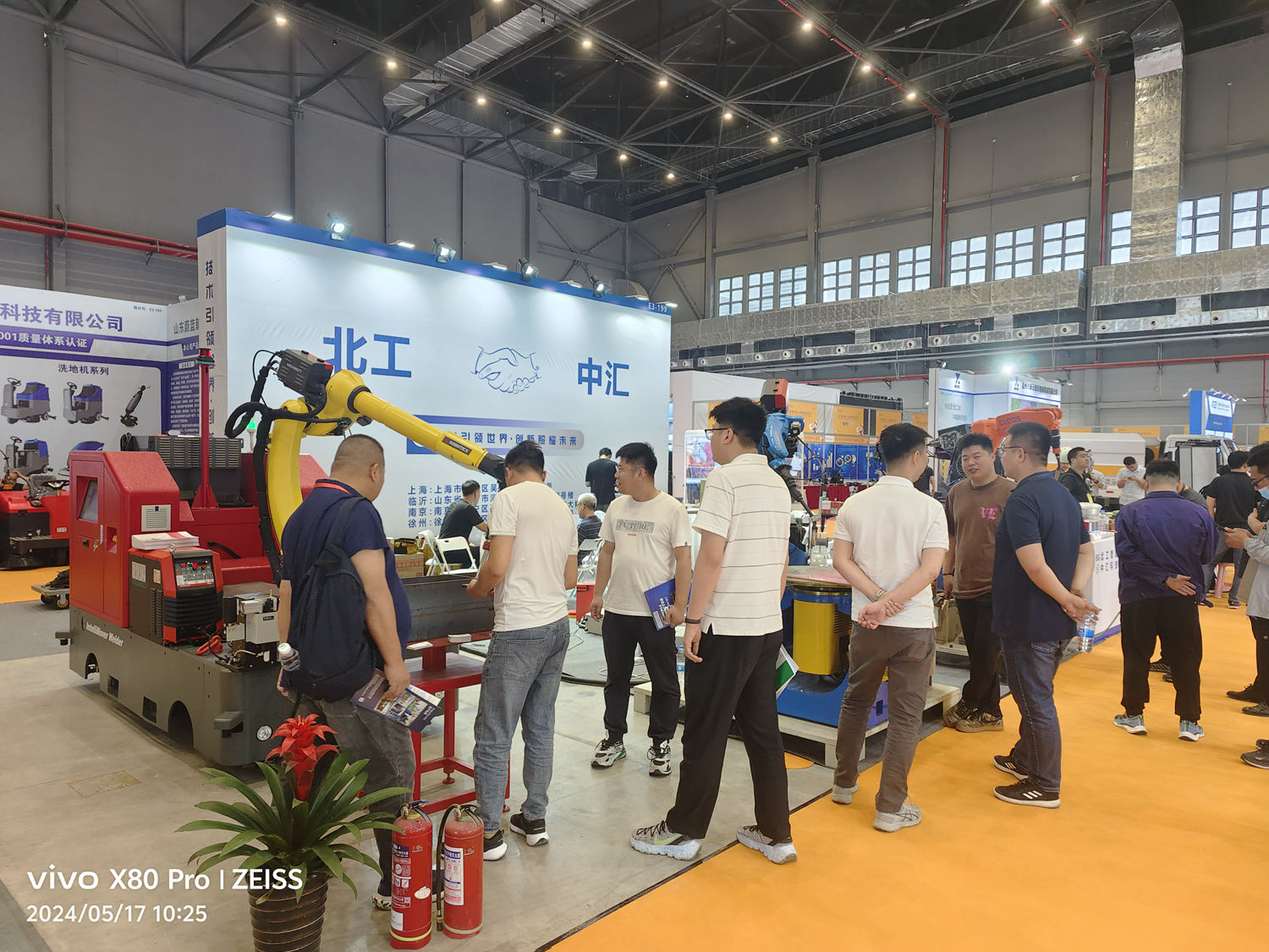 仁新机器人焊机亮相2024徐州国际工程机械展！